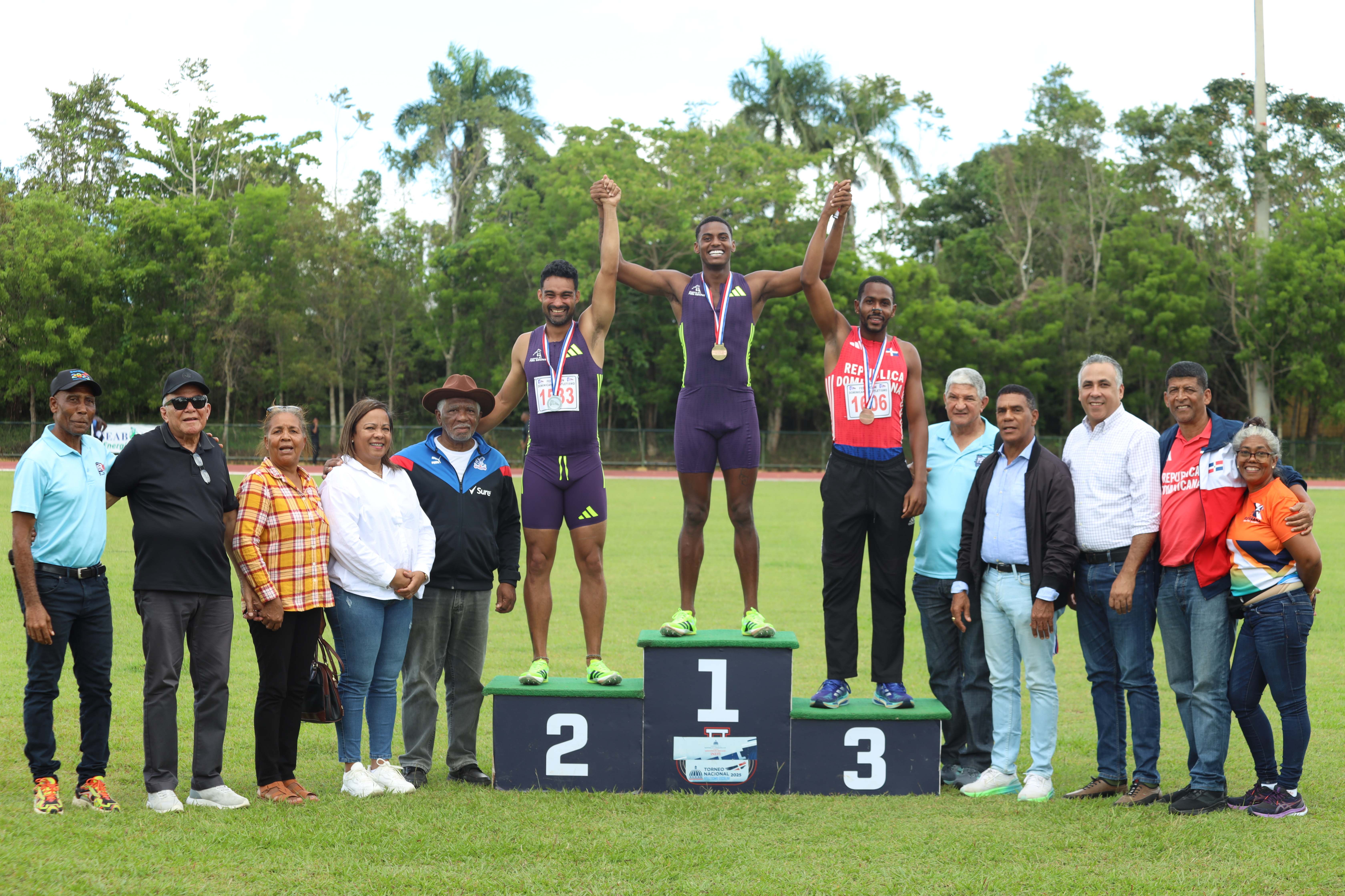 Grandes actuaciones, récord nacional y figuras élite marcan el Invitacional Isaac Ogando 2026